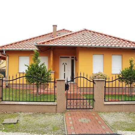 Holiday Home Balatonmariafurdo, Somogy 1 Balatonkeresztur Ngoại thất bức ảnh